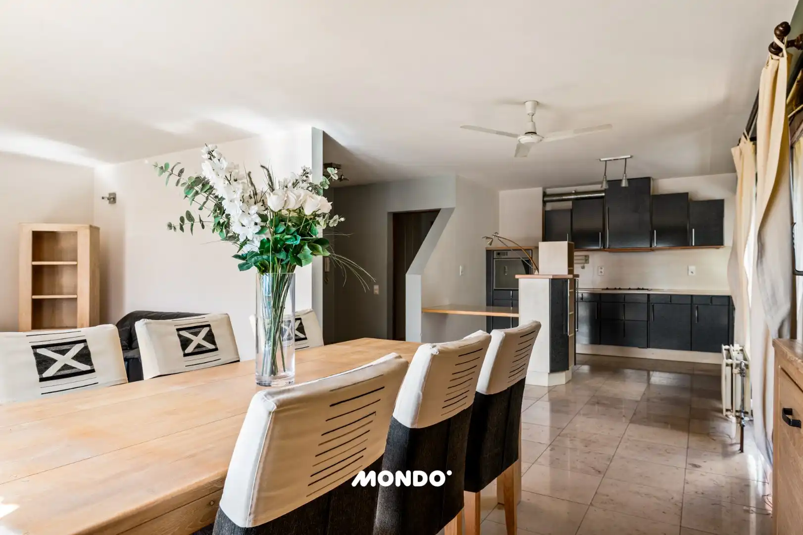 Ruim en lichtrijk appartement met 3 slaapkamers! foto 4