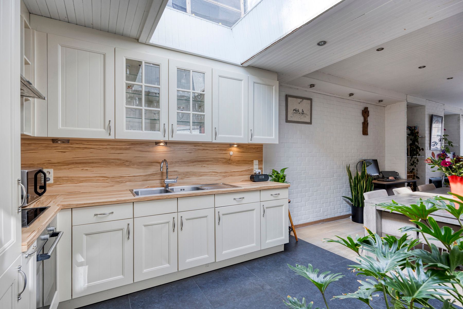 Instapklare woning met veel lichtinval in hartje Zele foto 7