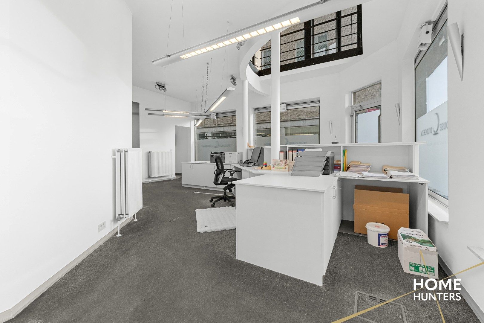 Kantoorruimte bestaande uit twee verdiepingen op het Colaertplein te Ieper foto 3