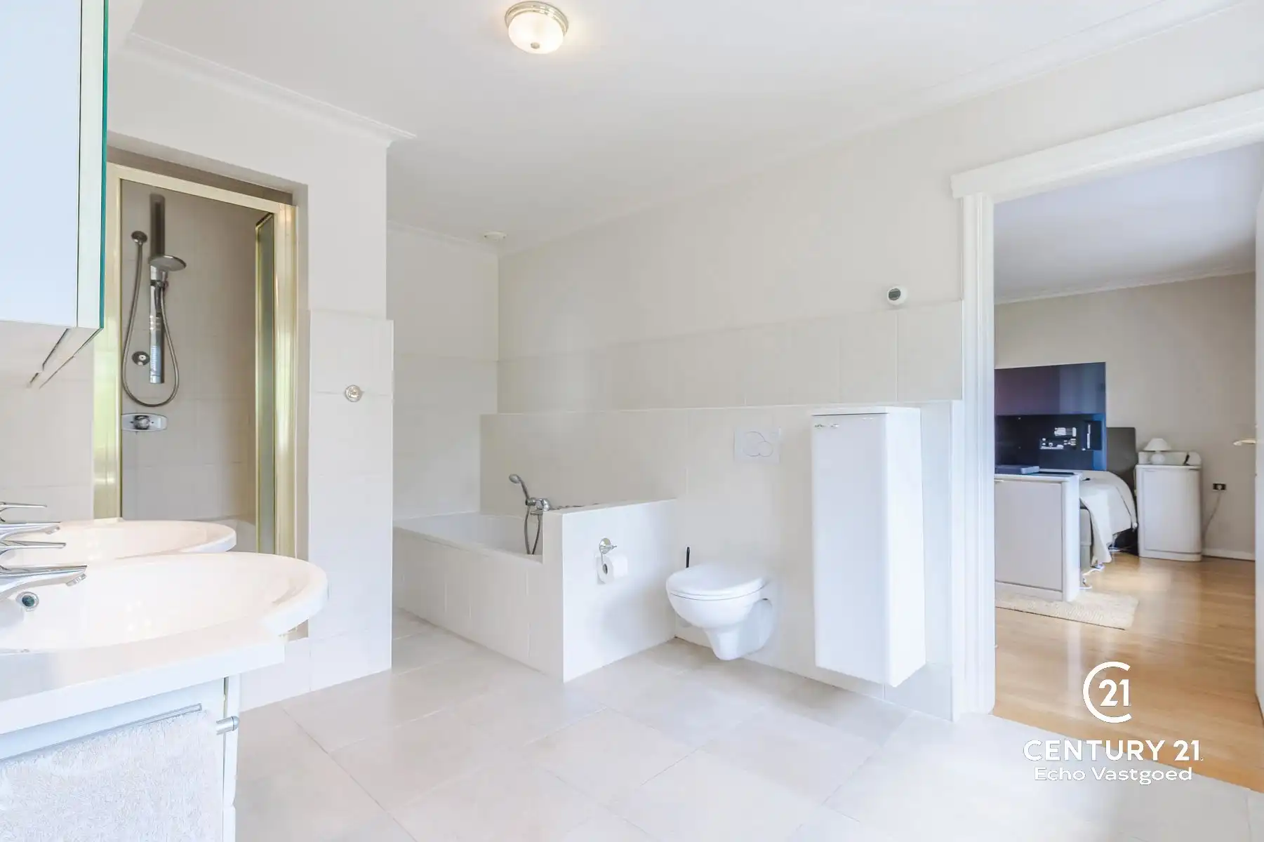 Ruime villa met kantoor, binnenzwembad, mooie tuin op 3172m² foto 22