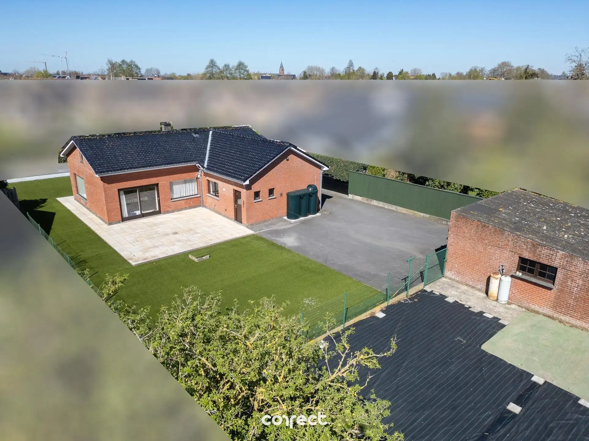 Open bebouwing op een ruim perceel met prachtig weids uitzicht, oprit en ruime losstaande garage (60 m²). foto 13