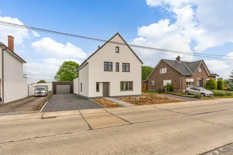 Totaal gerenoveerde woning op een perceel van 11are foto 3
