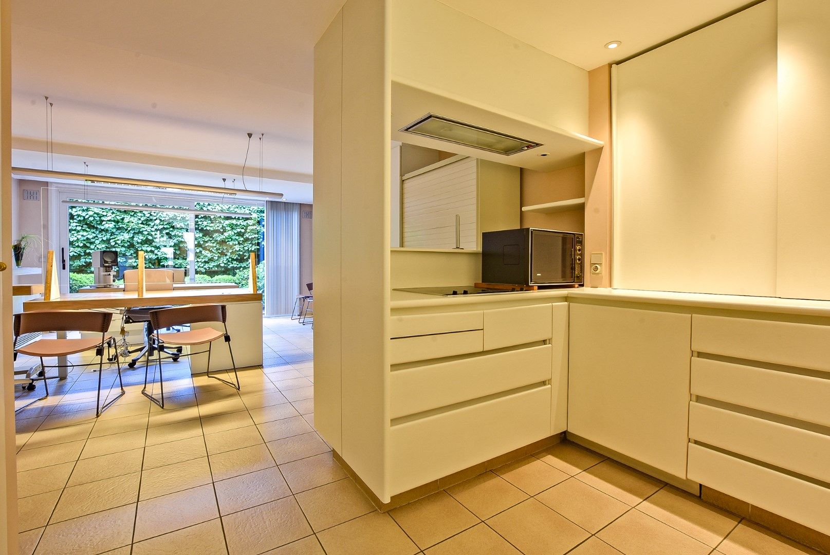 Ruim gelijkvloers appartement (127 m²) met tuin (30 m²) en 2 slaapkamers in hartje Nieuwpoort-stad foto 5