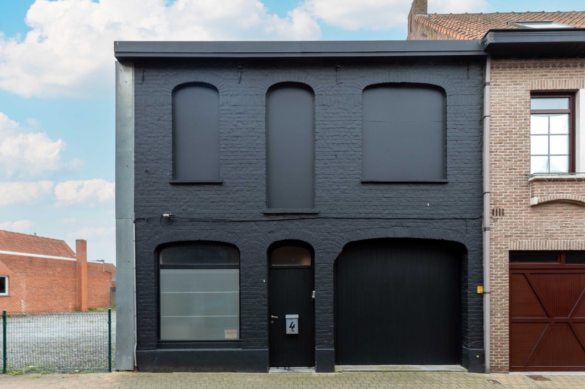 Woning met kantoor/winkel en magazijn/loods te koop in het centrum van Meulebeke. foto 2