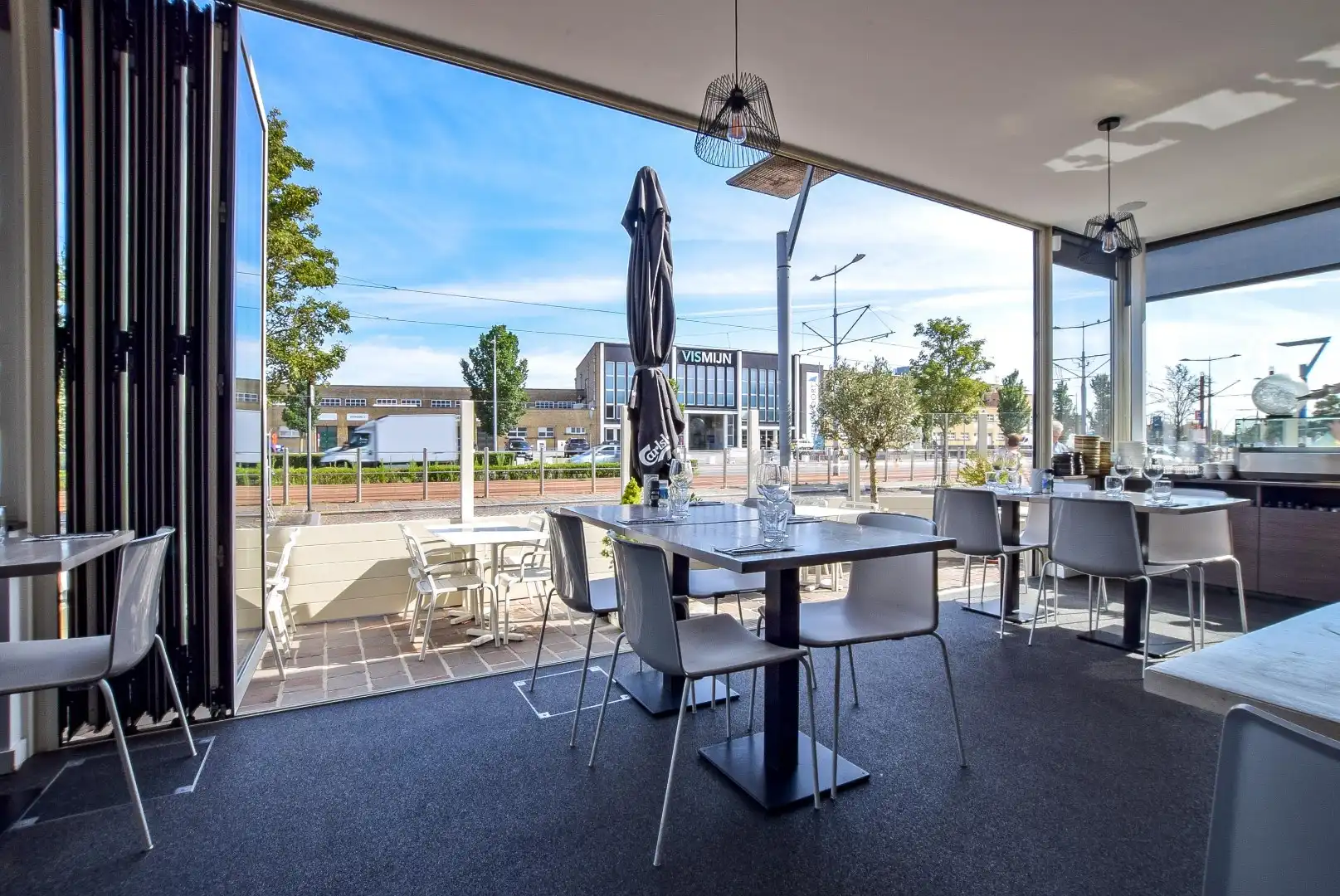 Succesvolle horecazaak met karakter in hartje Nieuwpoort-Stad op de Kaai gelegen. foto 3