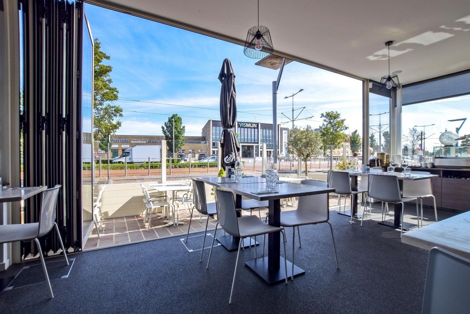 Succesvolle horecazaak met karakter in hartje Nieuwpoort-Stad op de Kaai gelegen. foto 3