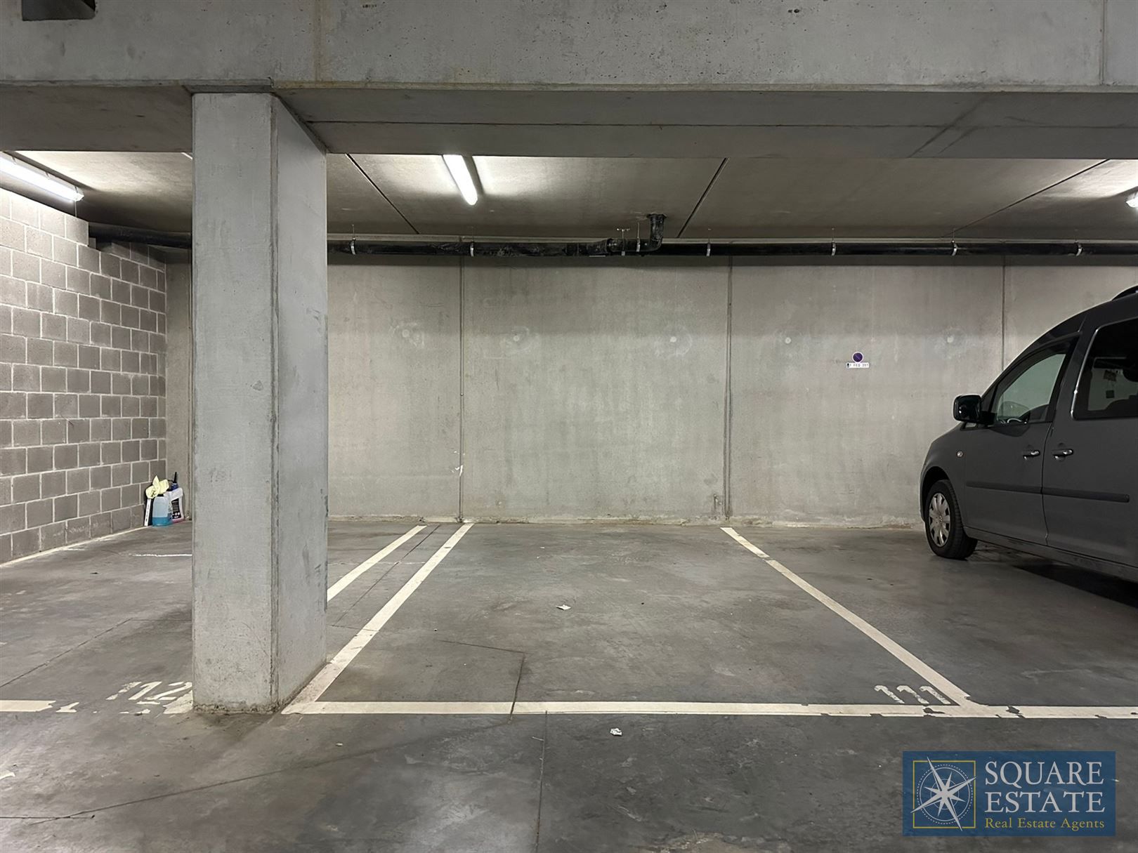 Parking foto {{pictureIndex}}