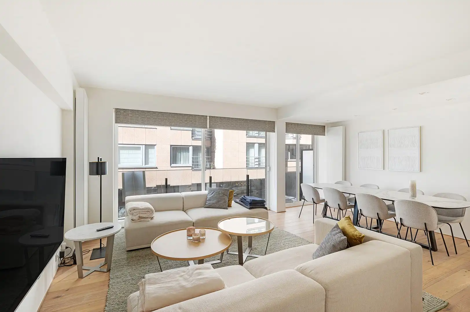 Hedendaags appartement genietend van zijdelings zeezicht, vlakbij de zee. foto 2