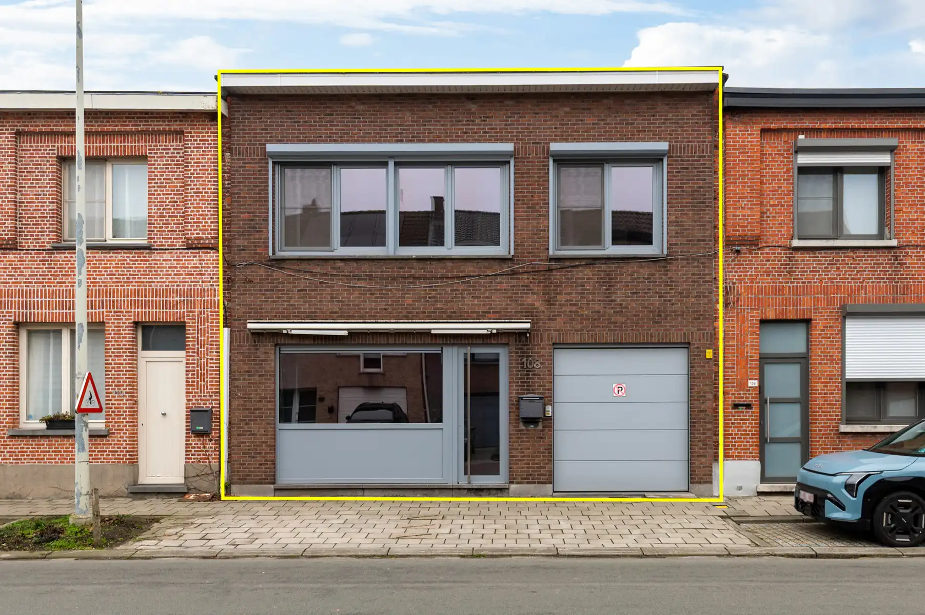 Gelijkvloers handelsruimte met woonst op de 1ste verdieping foto {{pictureIndex}}