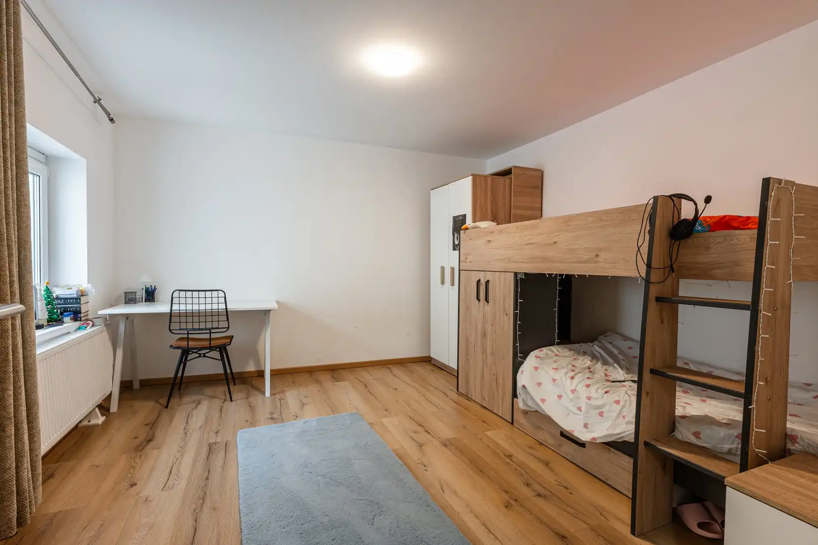 Ruime gezinswoning in Eeklo met 5 slaapkamers, 2 badkamers en gezellige stadskoer foto 10