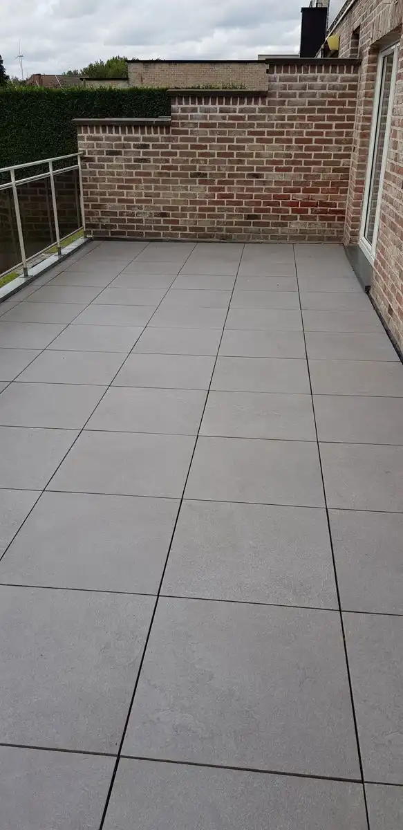 Gelijkvloers appartement met 2 slaapkamers en een aangenaam terras. foto 4