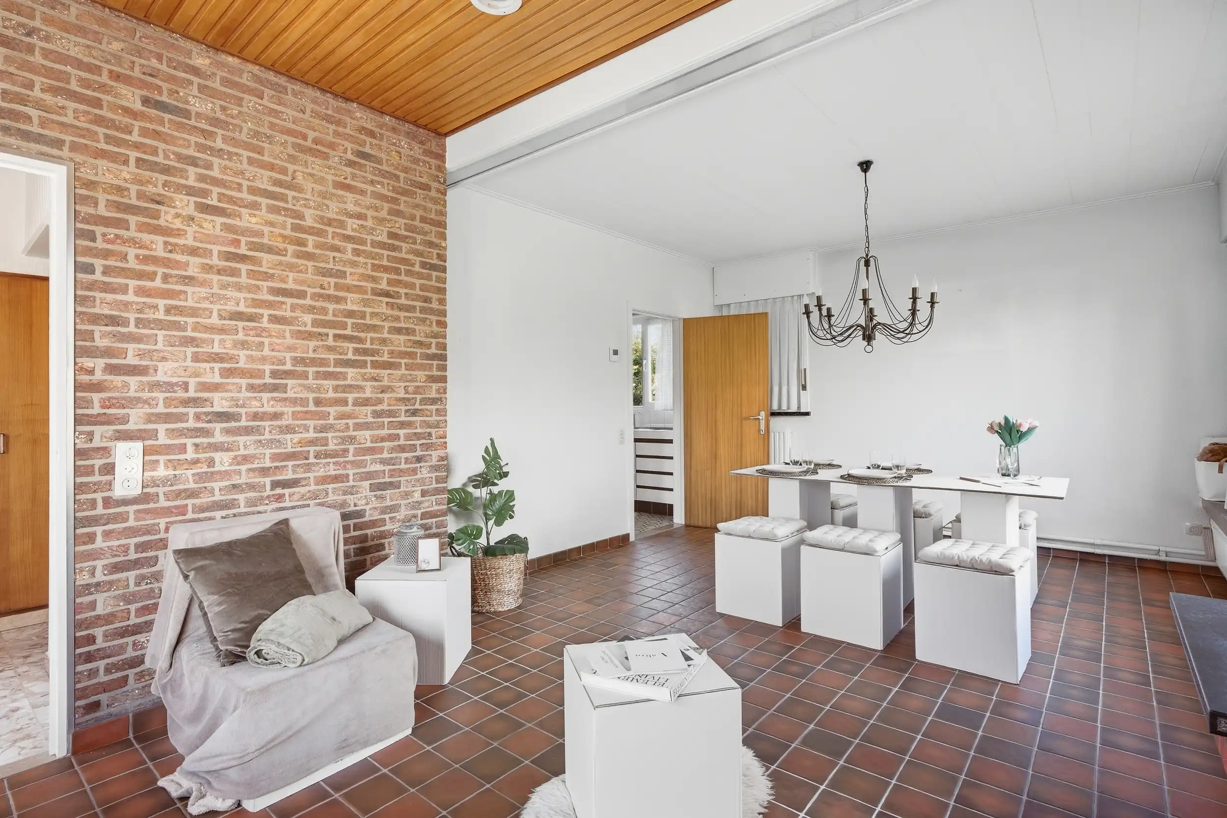 Ruime gezinshuis met garage in het groen foto 4