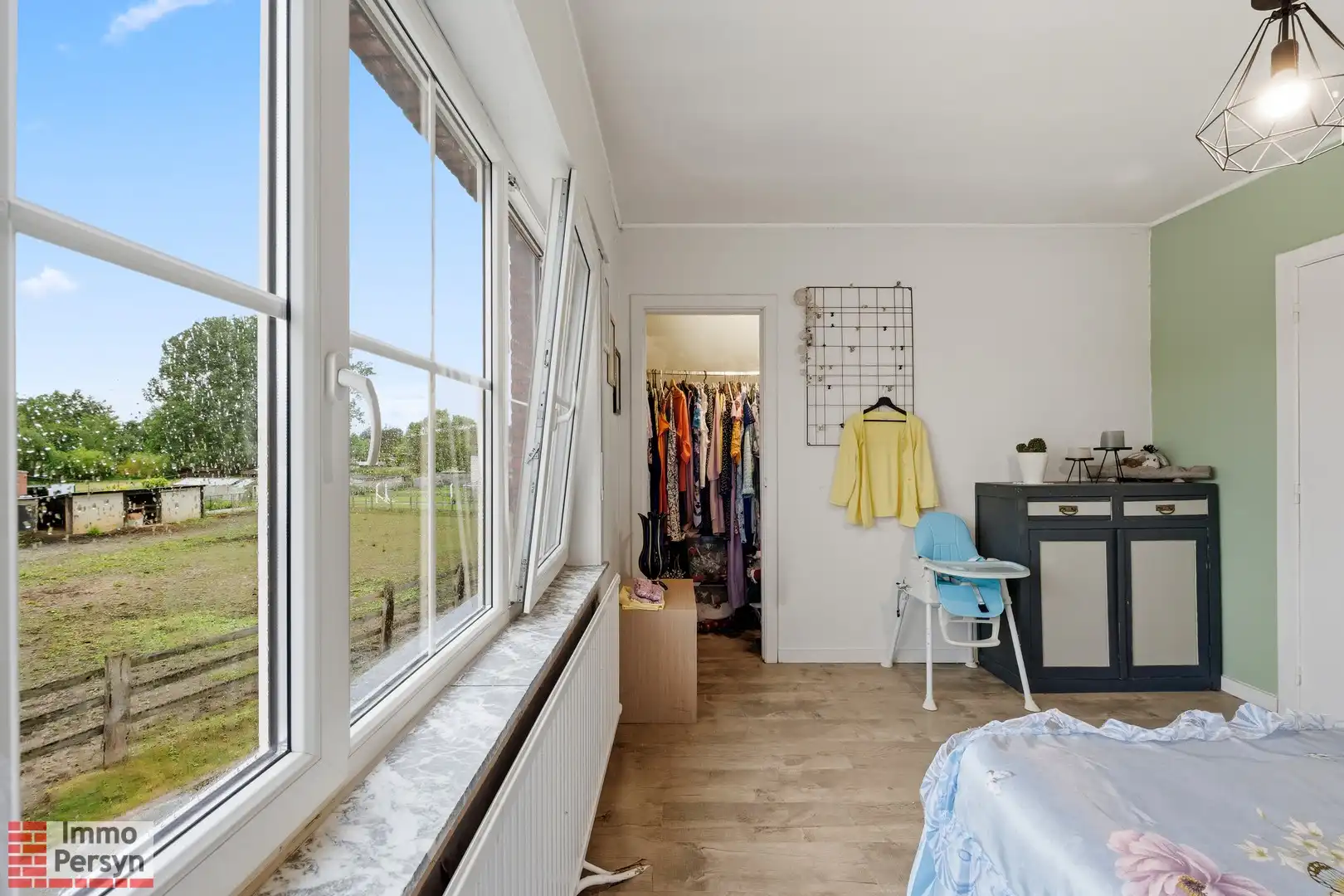 Charmante, gerenoveerde woning met carport en tuin foto 16