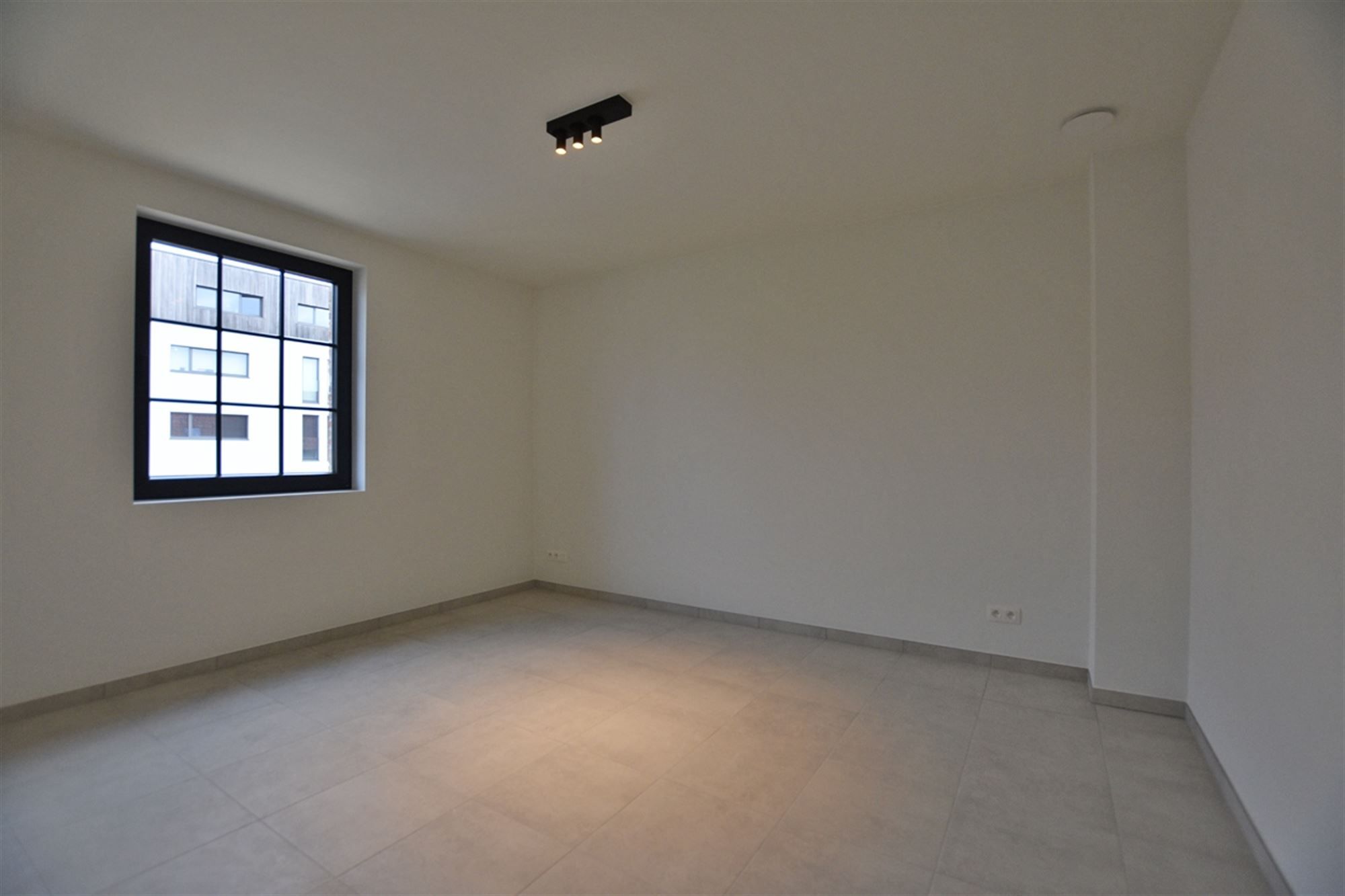 Charmante halfopen DORPSWONING met 3 SLAAPKAMERS, GARAGE, TUIN & ZONNIG TERRAS foto 13