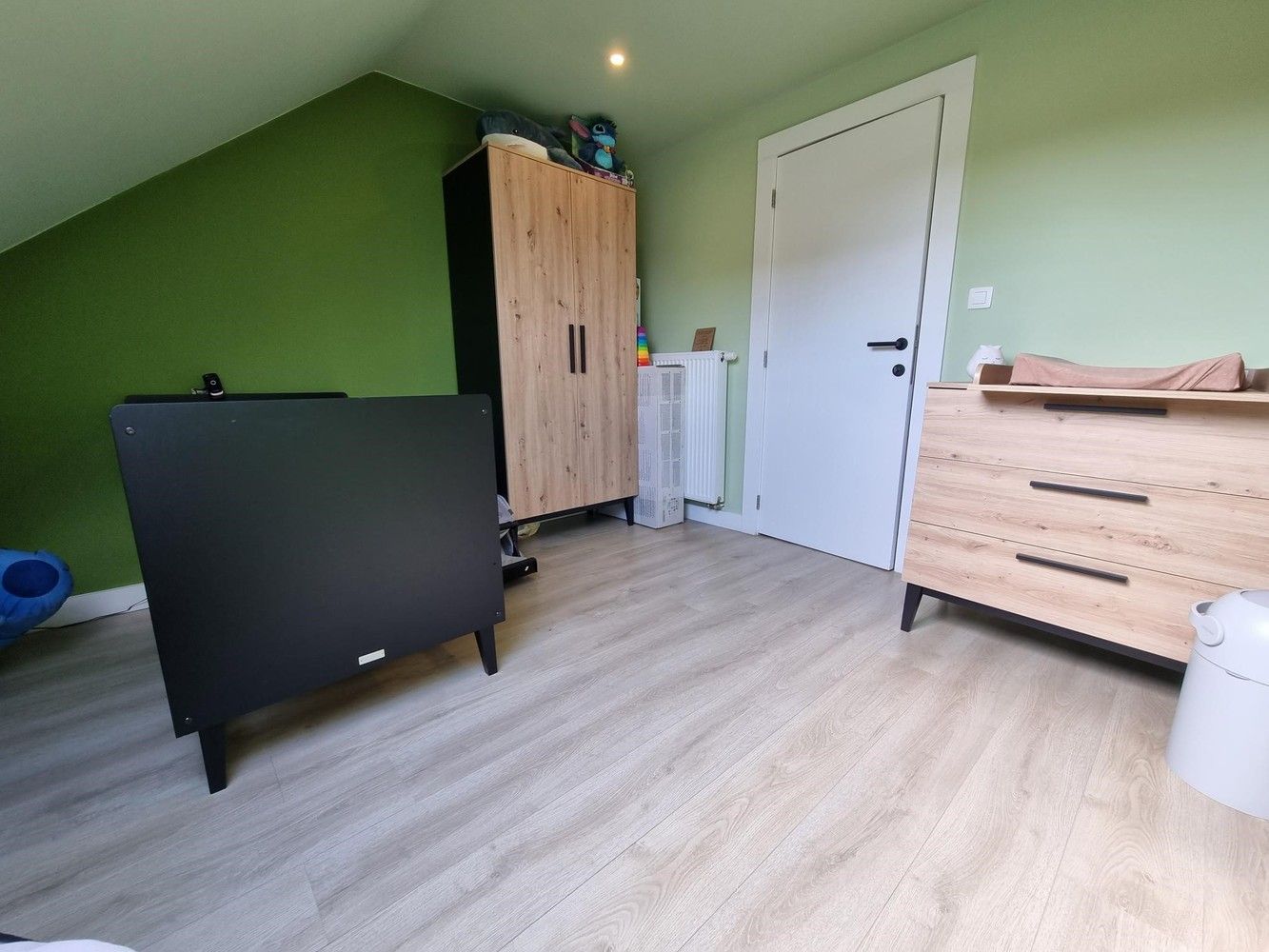 Totaal gerenoveerde woning met garage bijgebouw, ideaal voor een jong koppel of gezin. foto 14