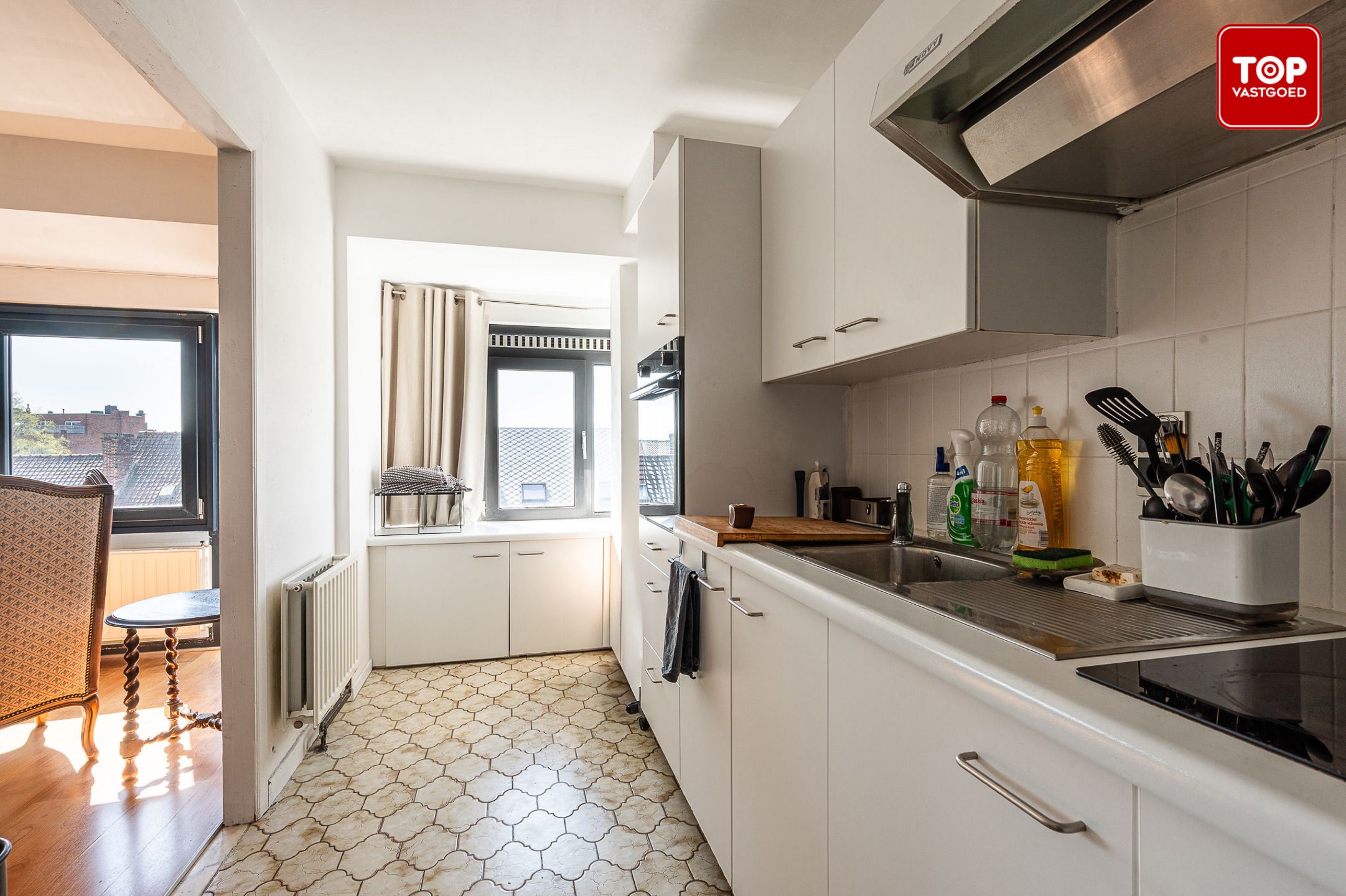 Instapklaar, lichtrijk appartement nabij Sint-Pietersstation foto 5