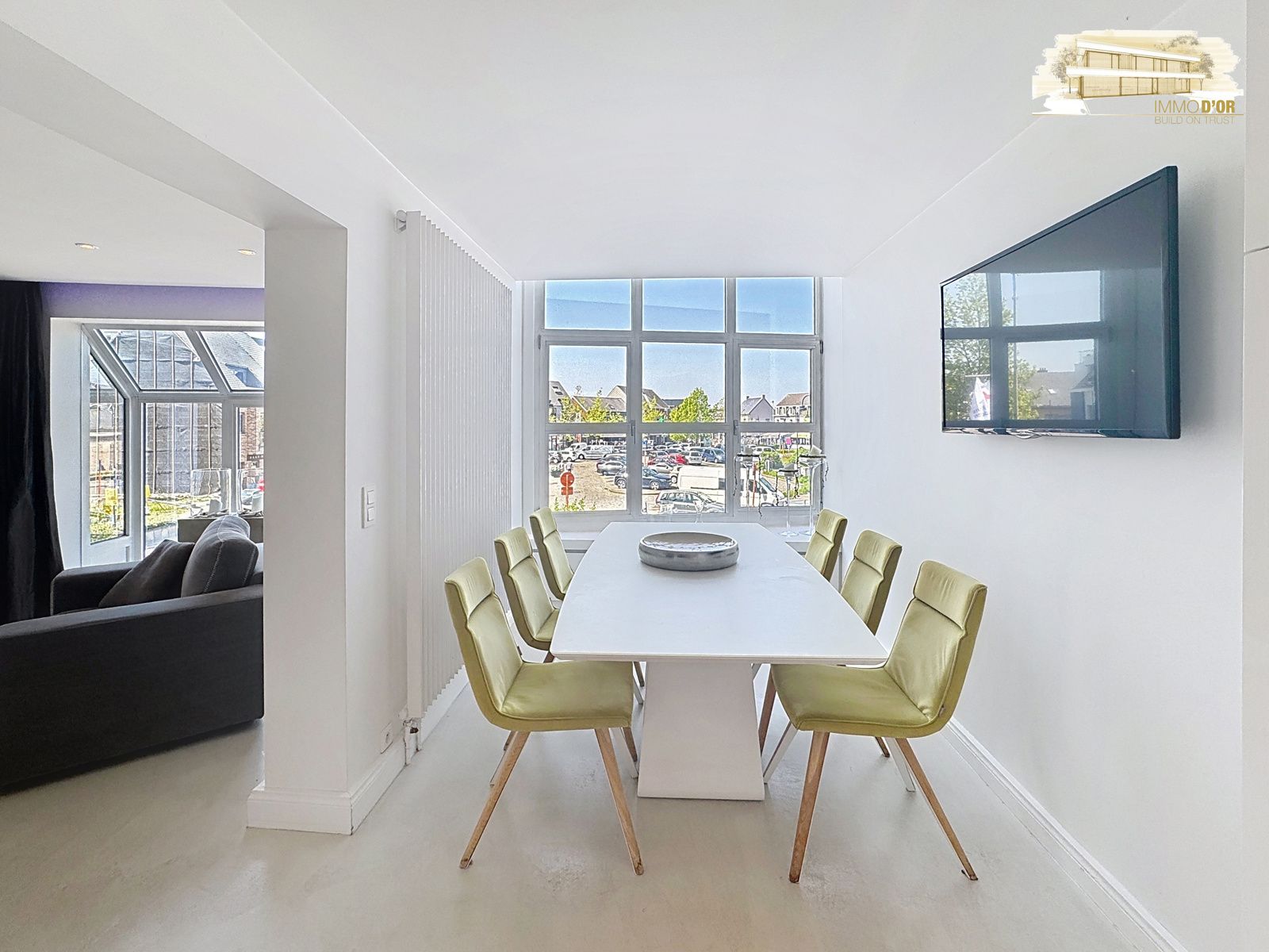 Stijlvolle duplex met 3 slaapkamers & zonovergoten terras foto {{pictureIndex}}