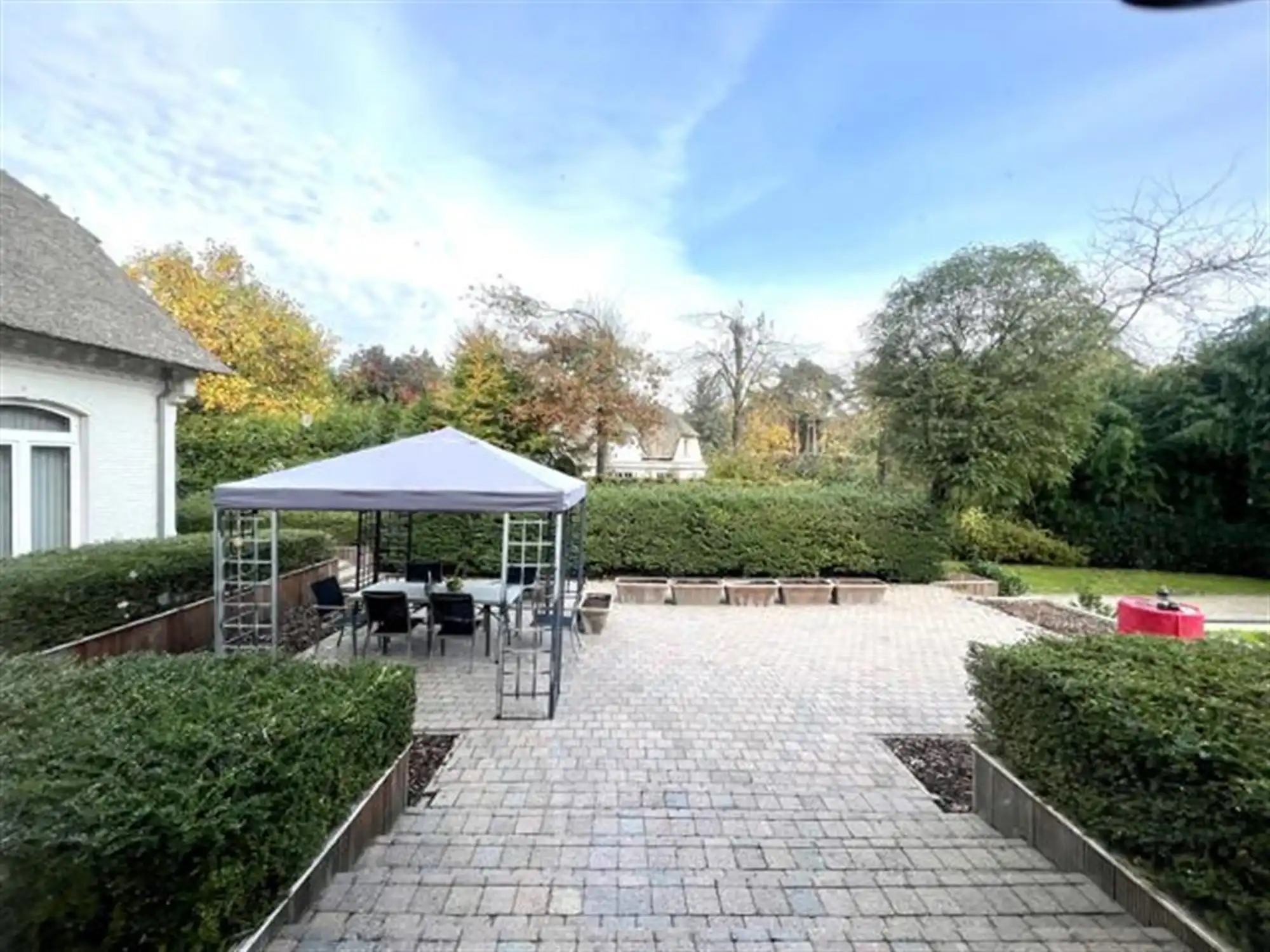 Prachtige villa met 9 slaapkamers en buitenzwembad foto 8