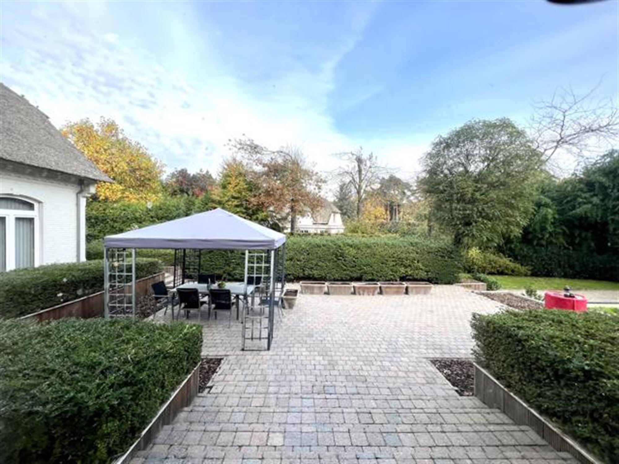 Prachtige villa met 9 slaapkamers en buitenzwembad foto 8