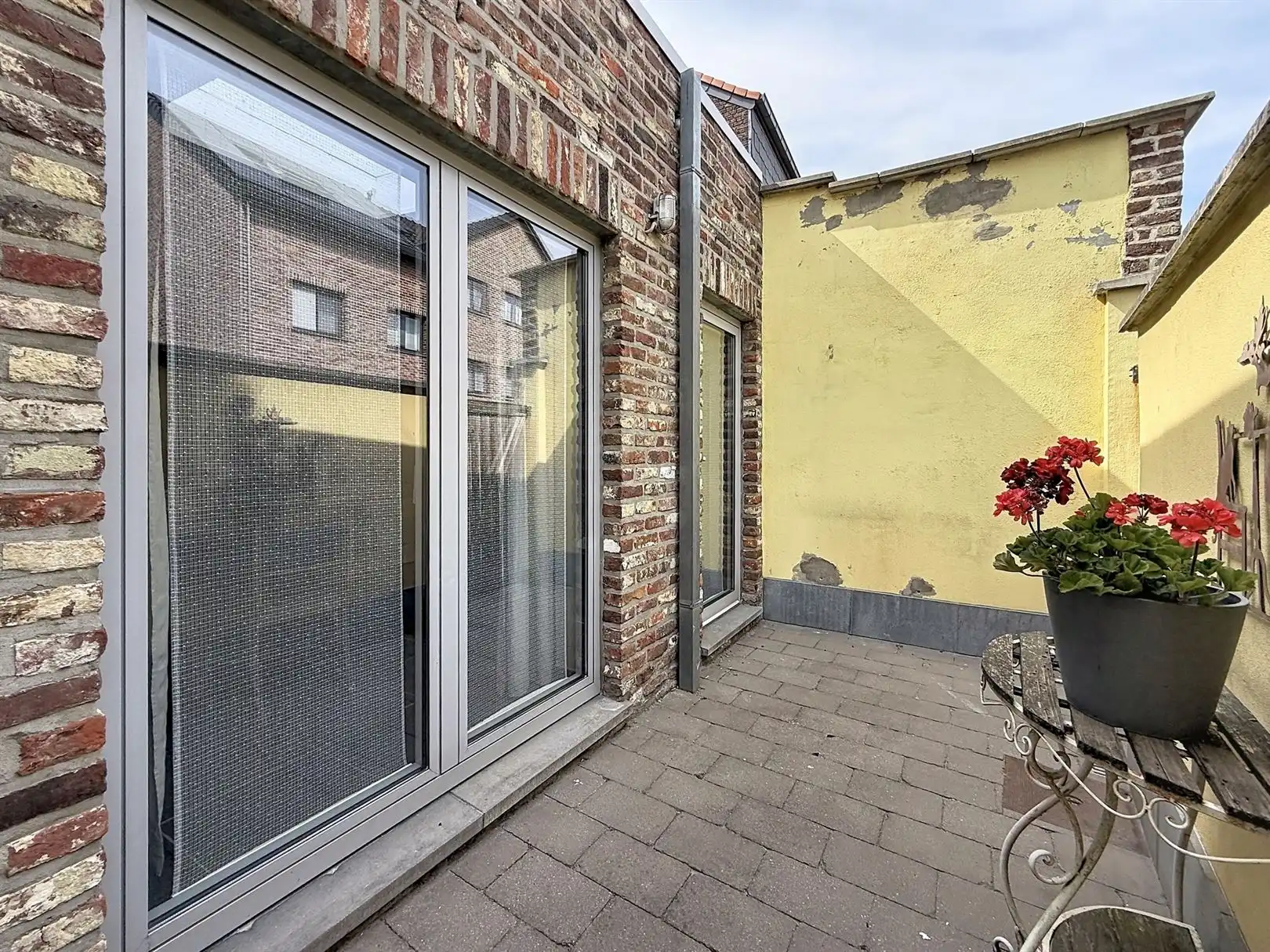 Instapklare stadwoning met koer, 2/3 slpks foto 5