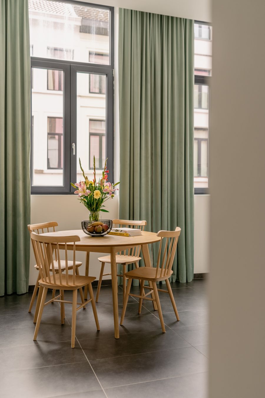 Gemeubelde studio met eigen voordeur aan het schattige minipark Vinkenhof foto 9