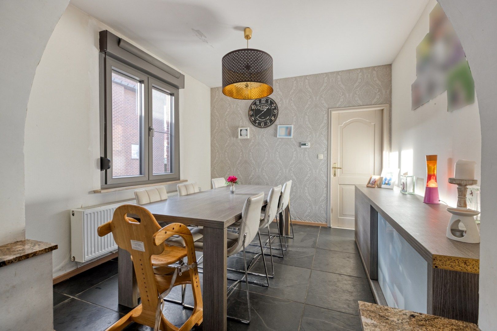 Gerenoveerde woning met 4 slaapkamers gelegen kortbij het centrum foto 6