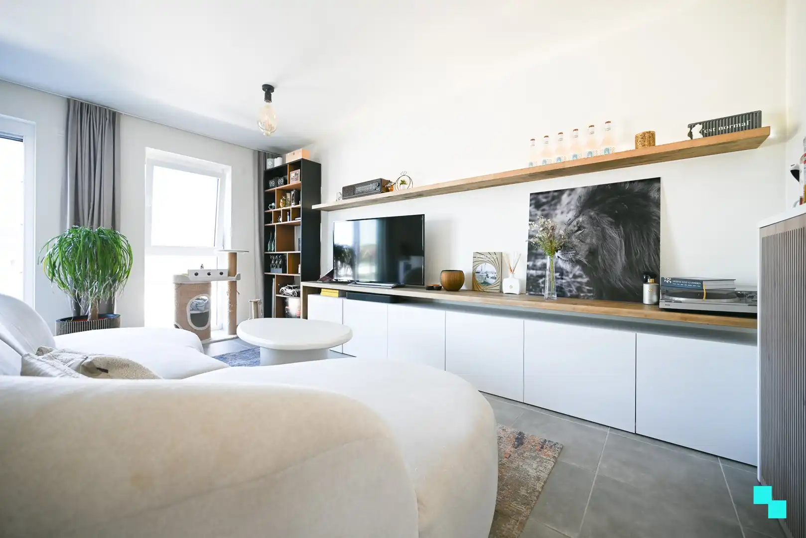 Instapklaar appartement met divers maatmeubilair te Izegem (Emelgem) foto 6