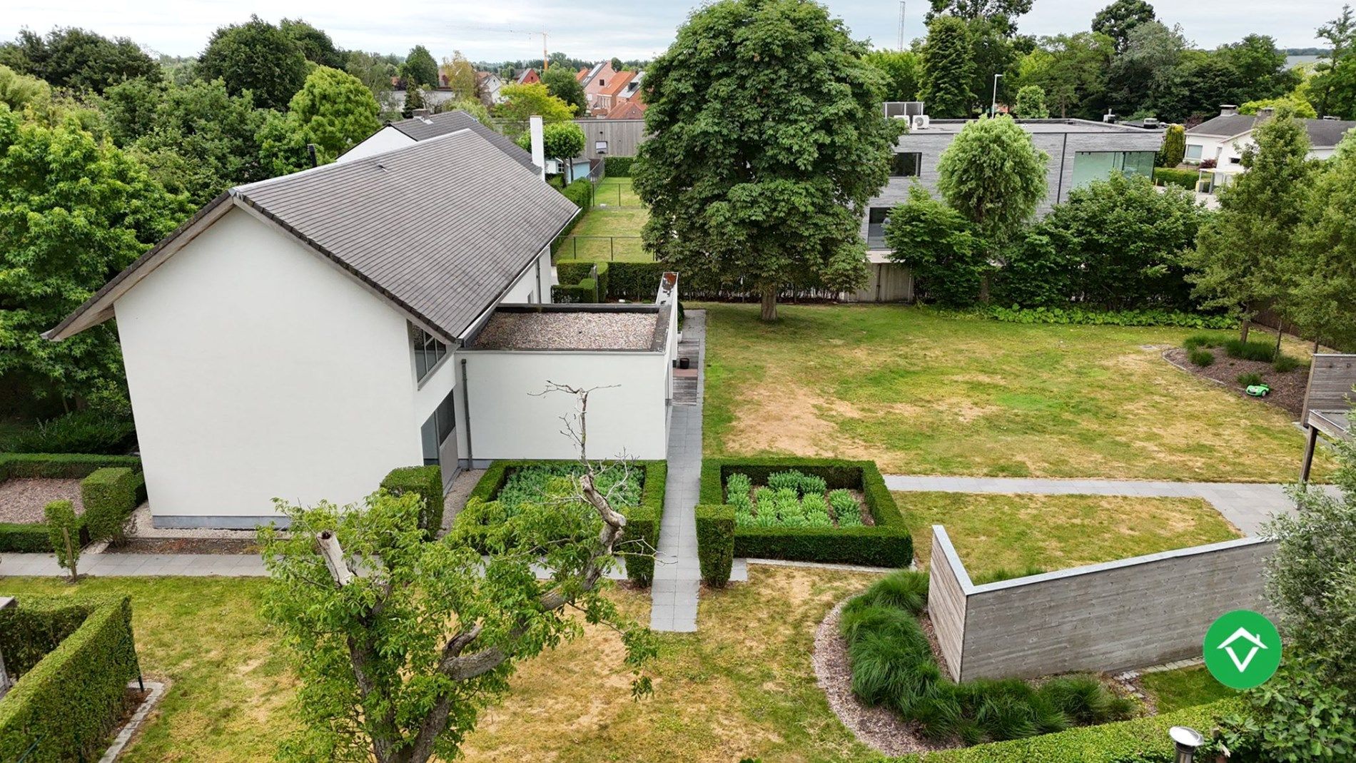 Ruime gezinswoning met vier slaapkamers en afzonderlijke bureauruimte te Koekelare foto 25