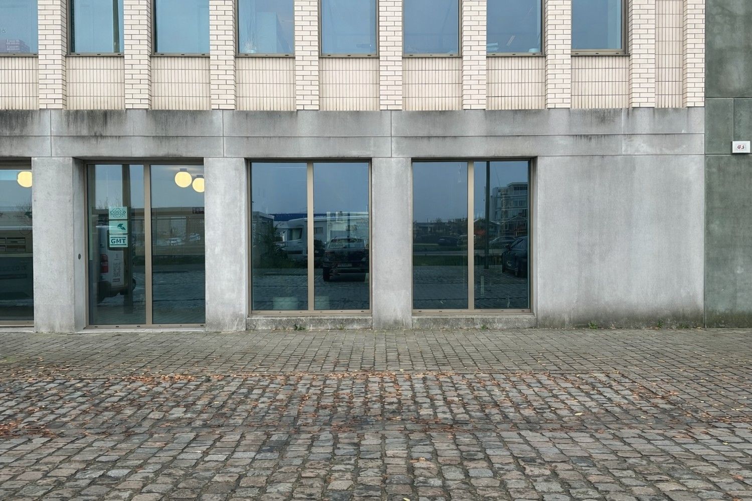 Energiezuinige gelijkvloerse kantoorruimte op AAA-locatie foto {{pictureIndex}}