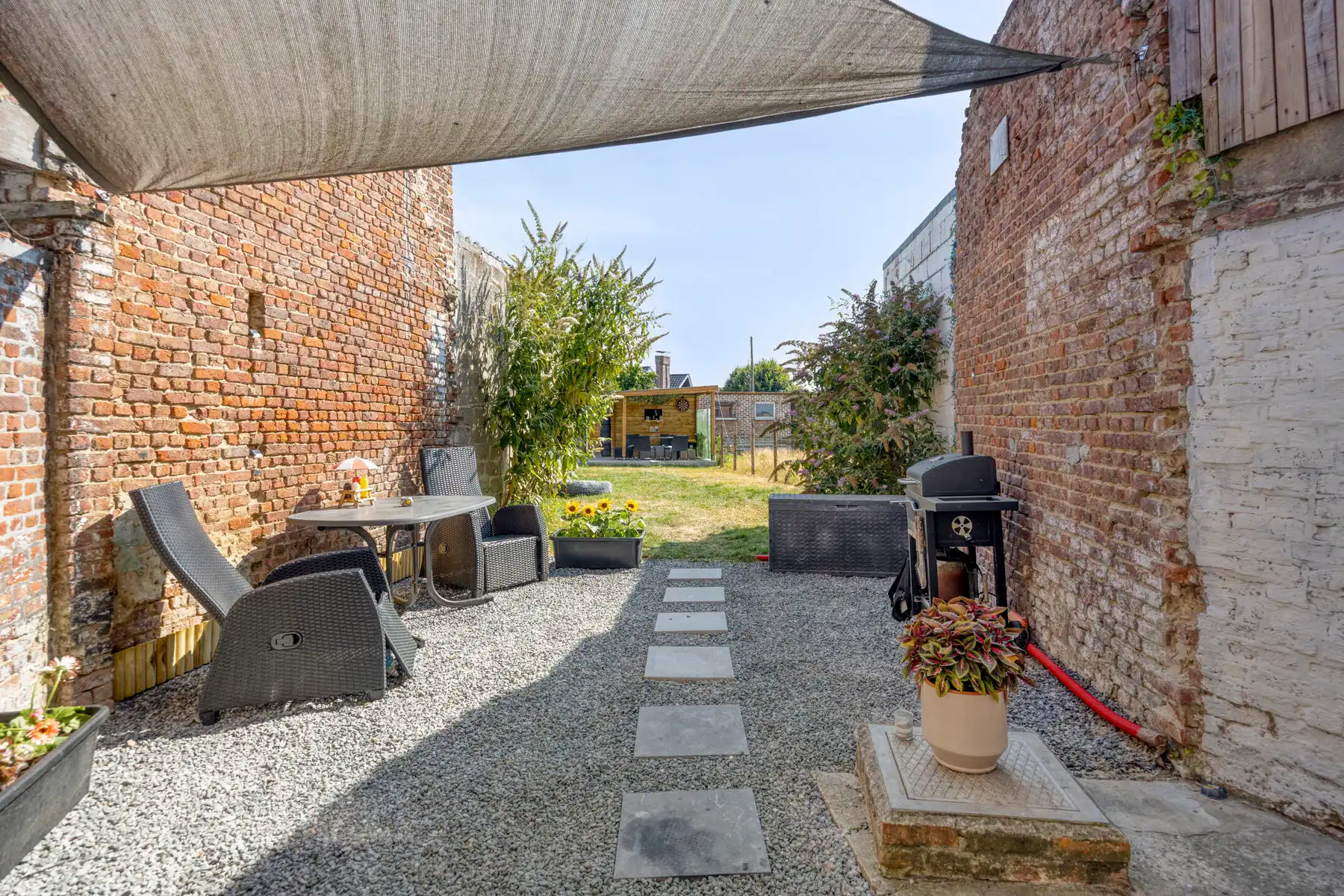 Centraal gelegen instapklare woning met 2 slpk en zuidtuin foto 2