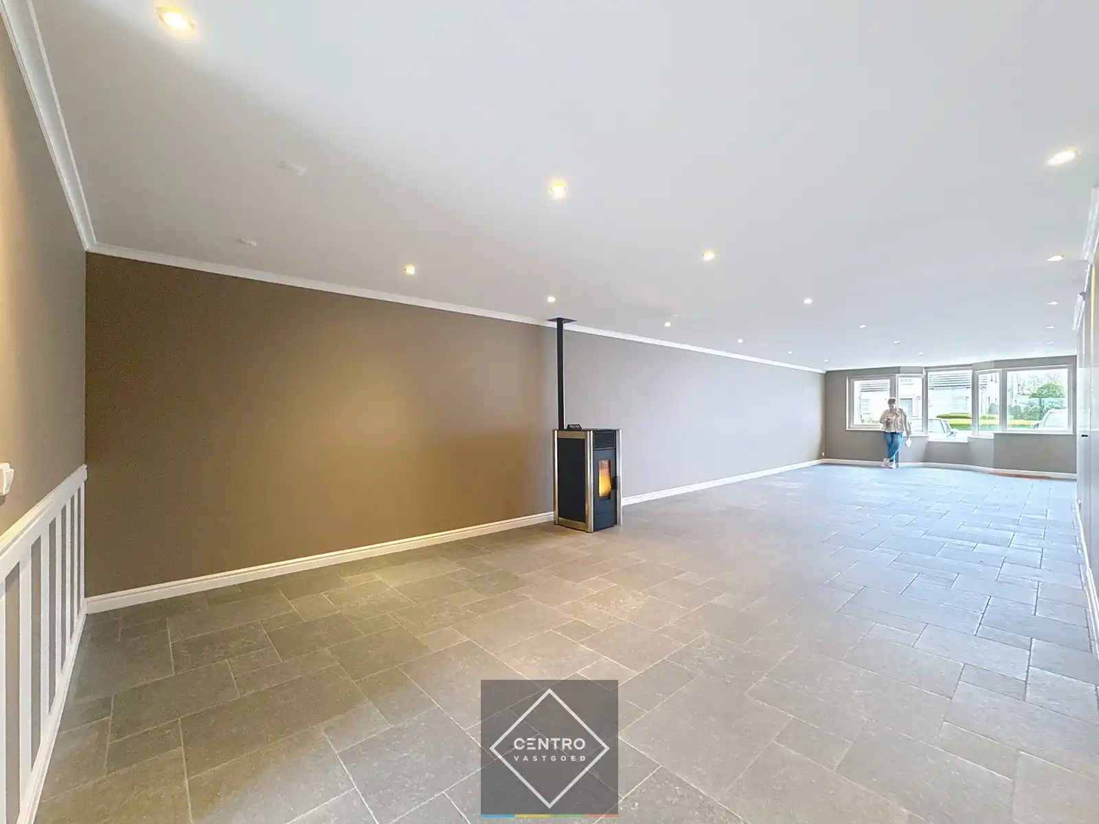 Prachtig gerenoveerde HANDELSRUIMTE / KANTOOR met TUIN langs een drukke verbindingsbaan (Gistel - Torhout, N33) te Ichtegem. foto 8