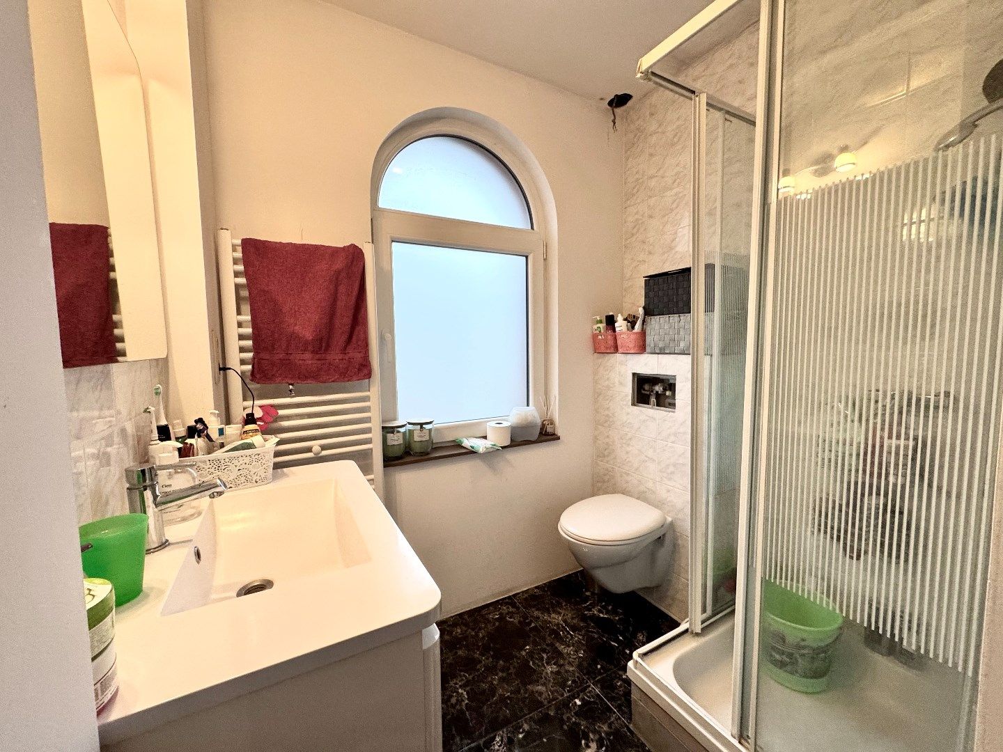 HALFOPEN WONING MET 3 SLPKS, TUIN EN GARAGE foto 8
