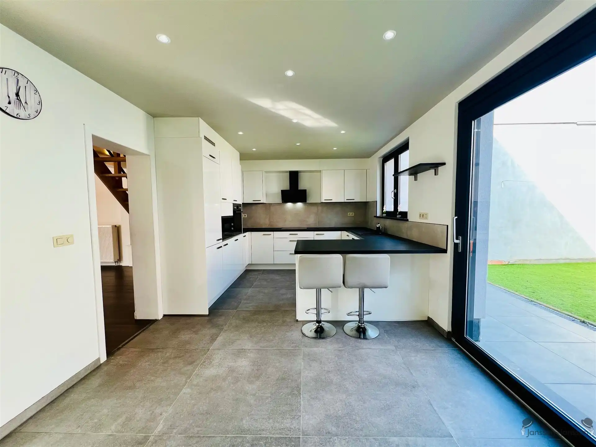 Ruime woning met 5 slaapkamers foto 5