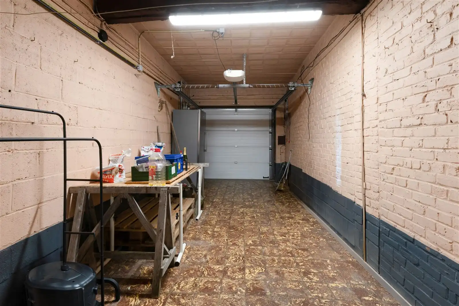 Deels te renoveren gezinswoning met garage en tuin foto 20