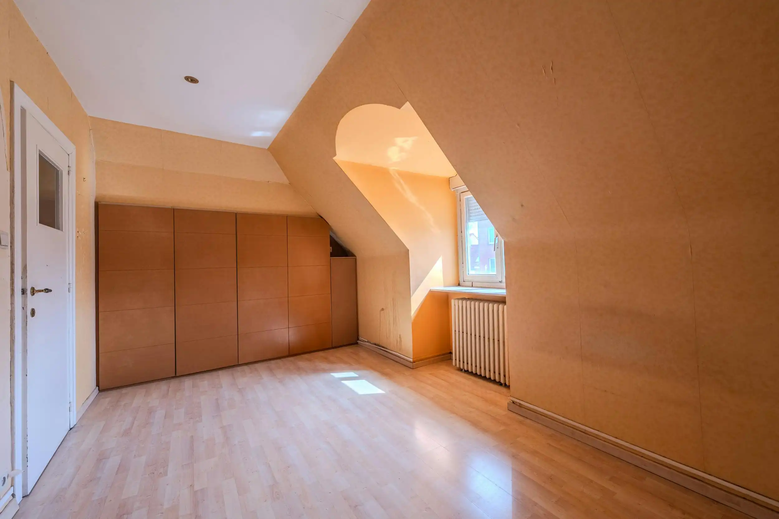 Hoekhuis met veel potentieel te koop te Mariakerke foto 14