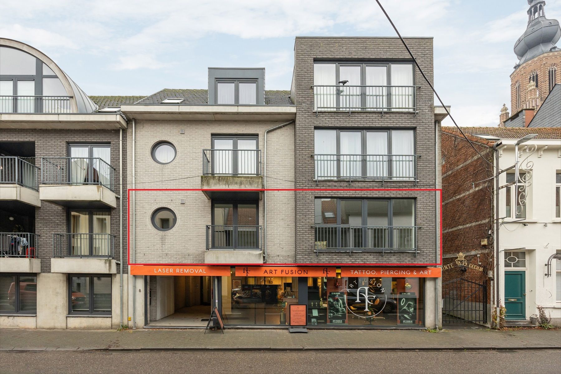 Energiezuinig appartement met 3 slaapkamers in het centrum van Hoogstraten. foto {{pictureIndex}}