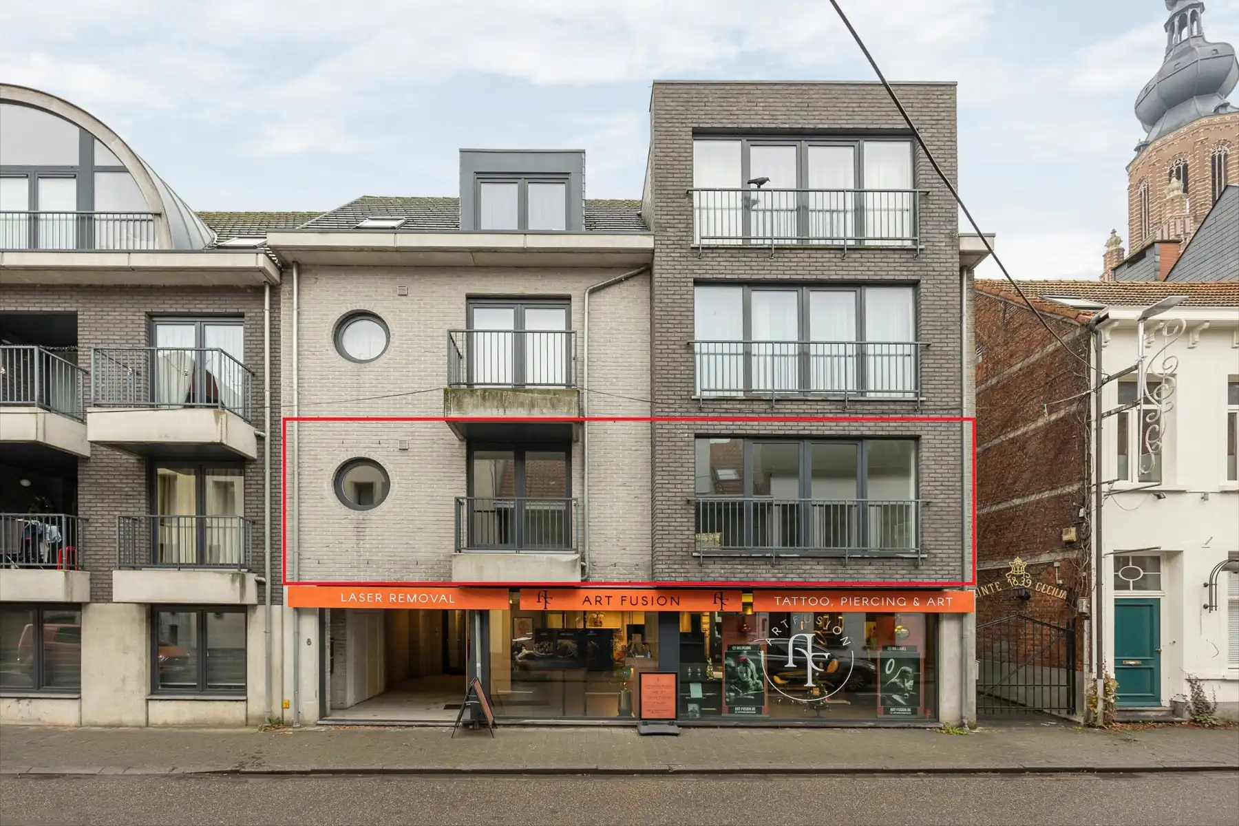 Energiezuinig appartement met 3 slaapkamers in hartje Hoogstraten. foto {{pictureIndex}}