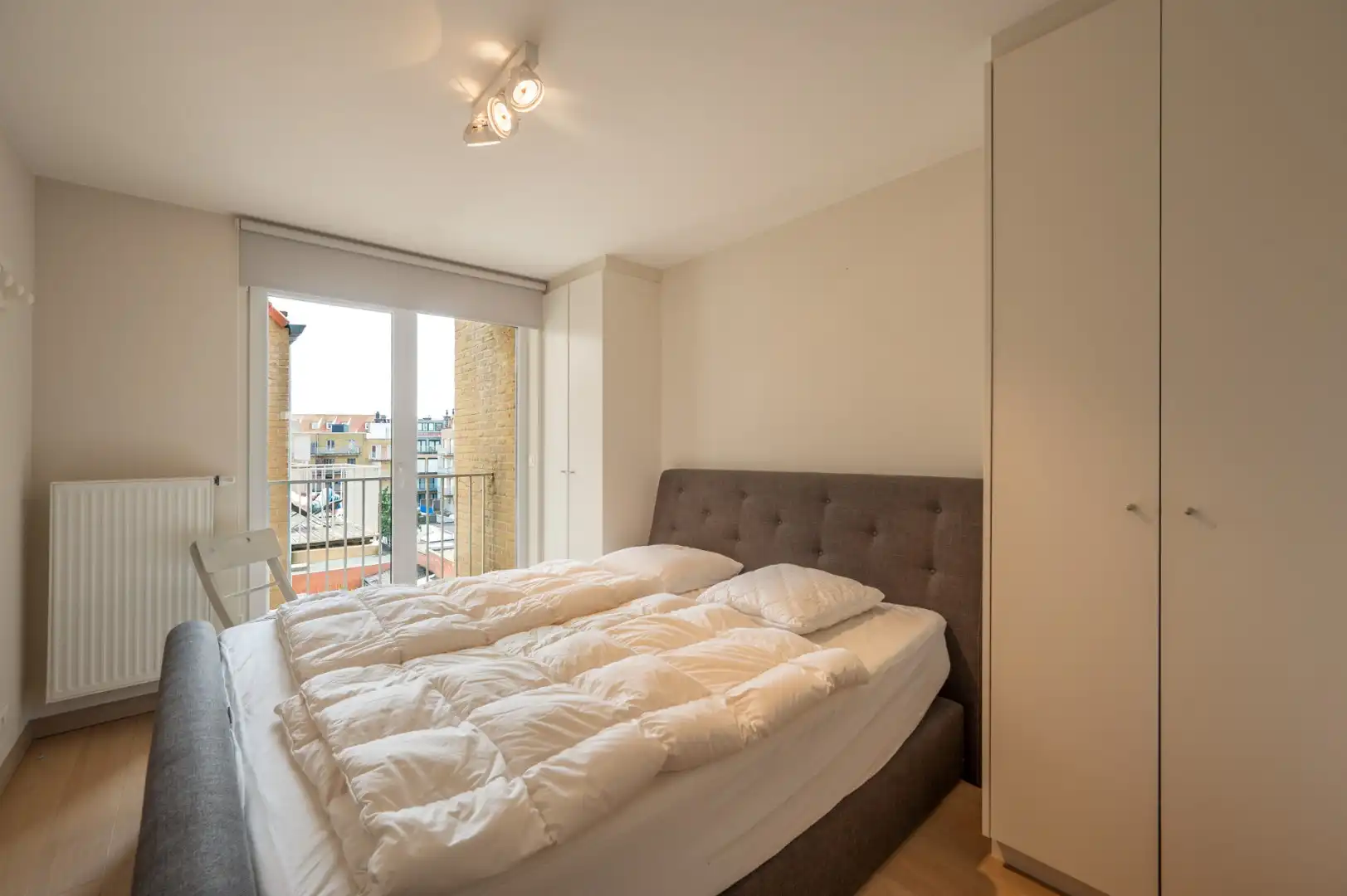 Ruim recent appartement met terras op centrale gegeerde ligging in het Zoute (Dumortierlaan) foto 11