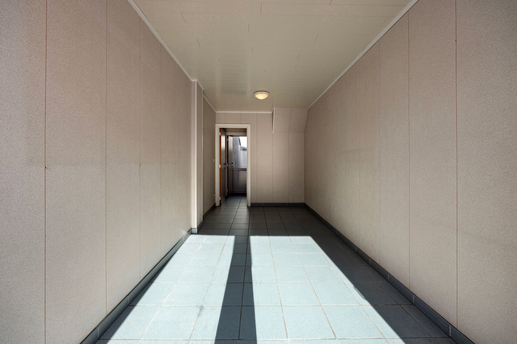 Handelshuis, ingedeeld als commerciële ruimte + appartement foto 11