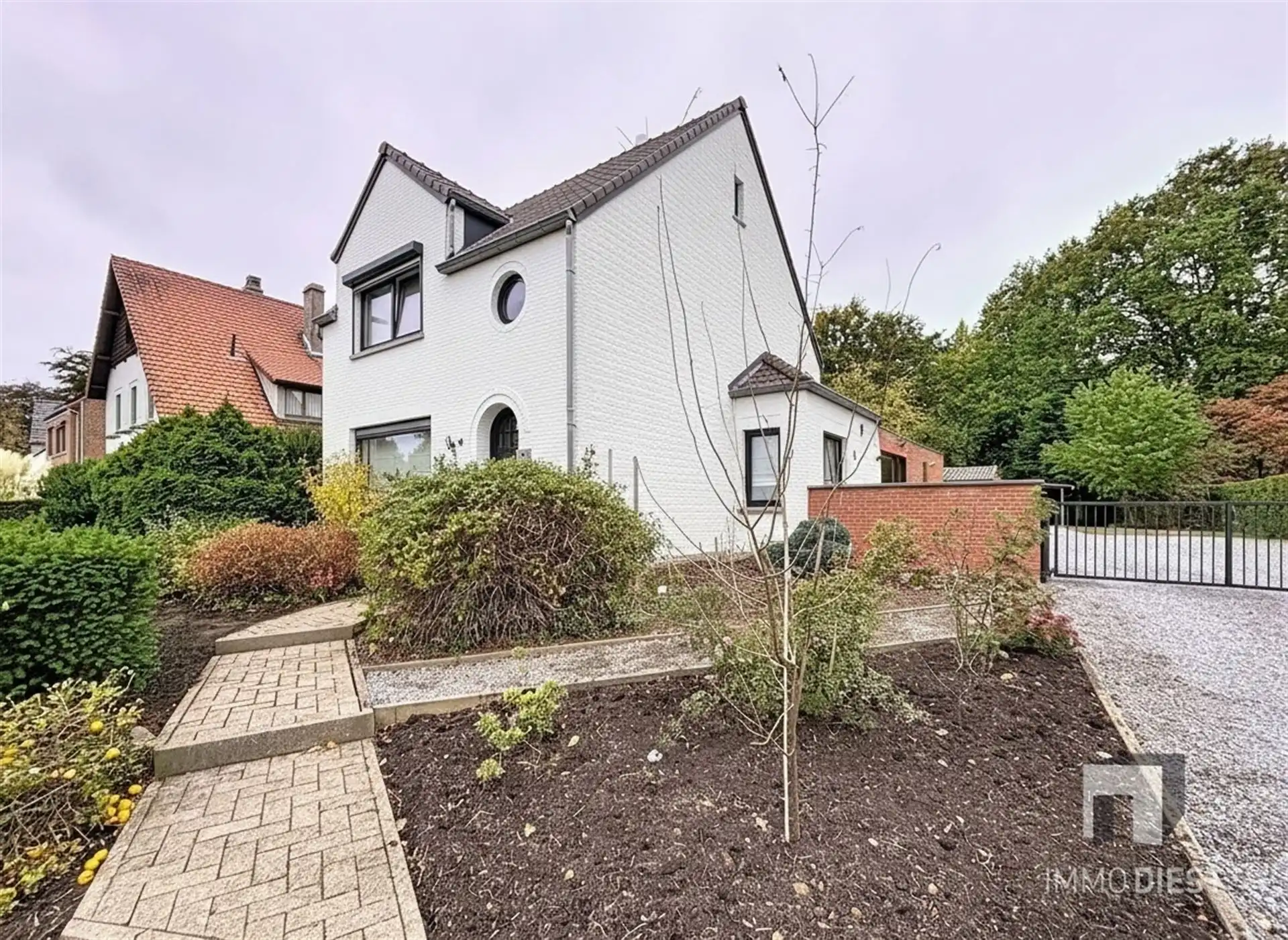 Charmante woning op 15,85are op uitstekende locatie foto 2