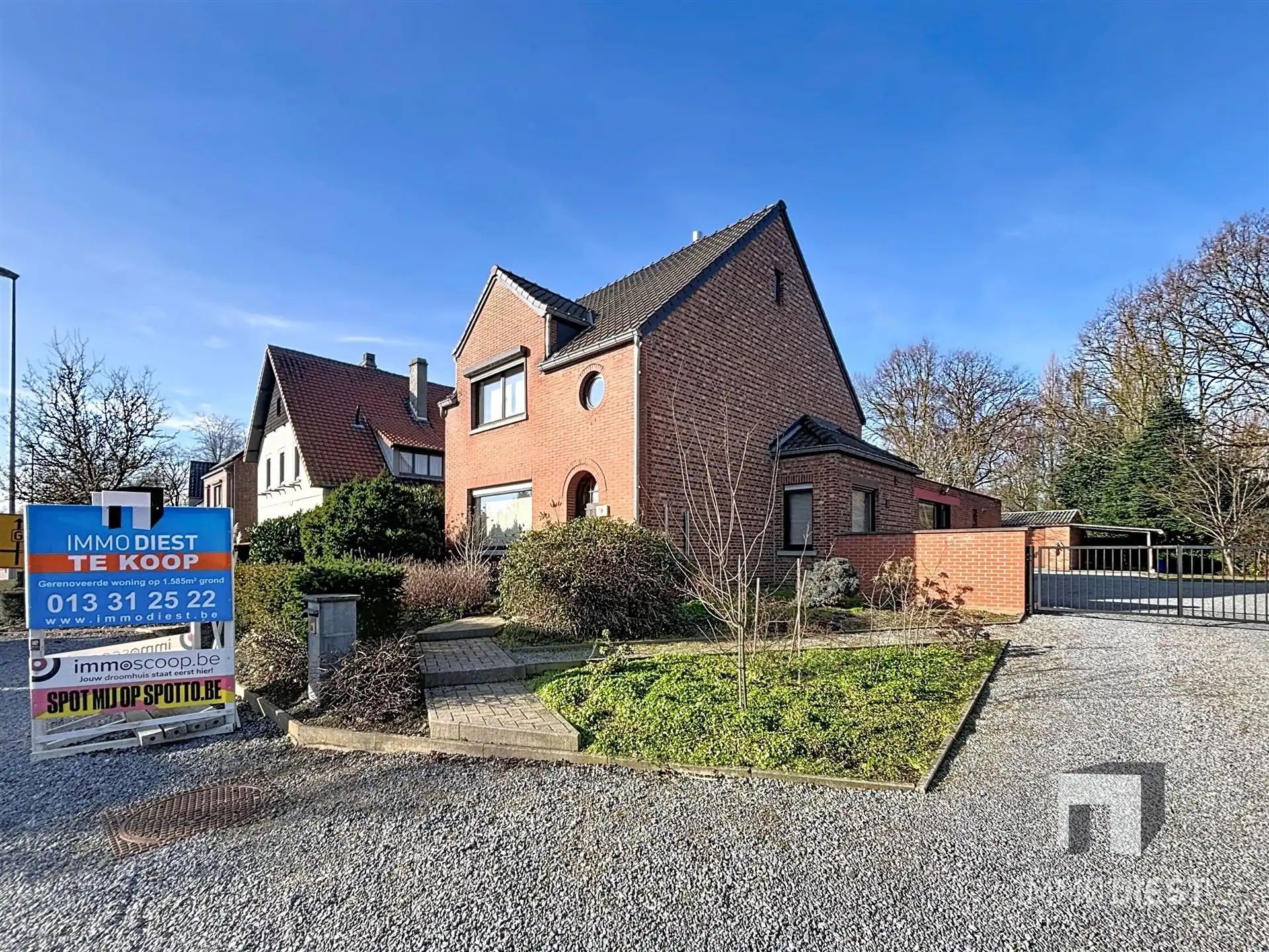 Charmante woning op 15,85are op uitstekende locatie foto 2