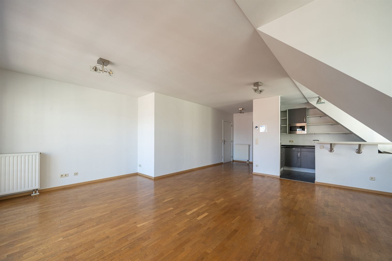 Ruim, lichtrijk appartement met terras en wijds, open zicht. foto 6