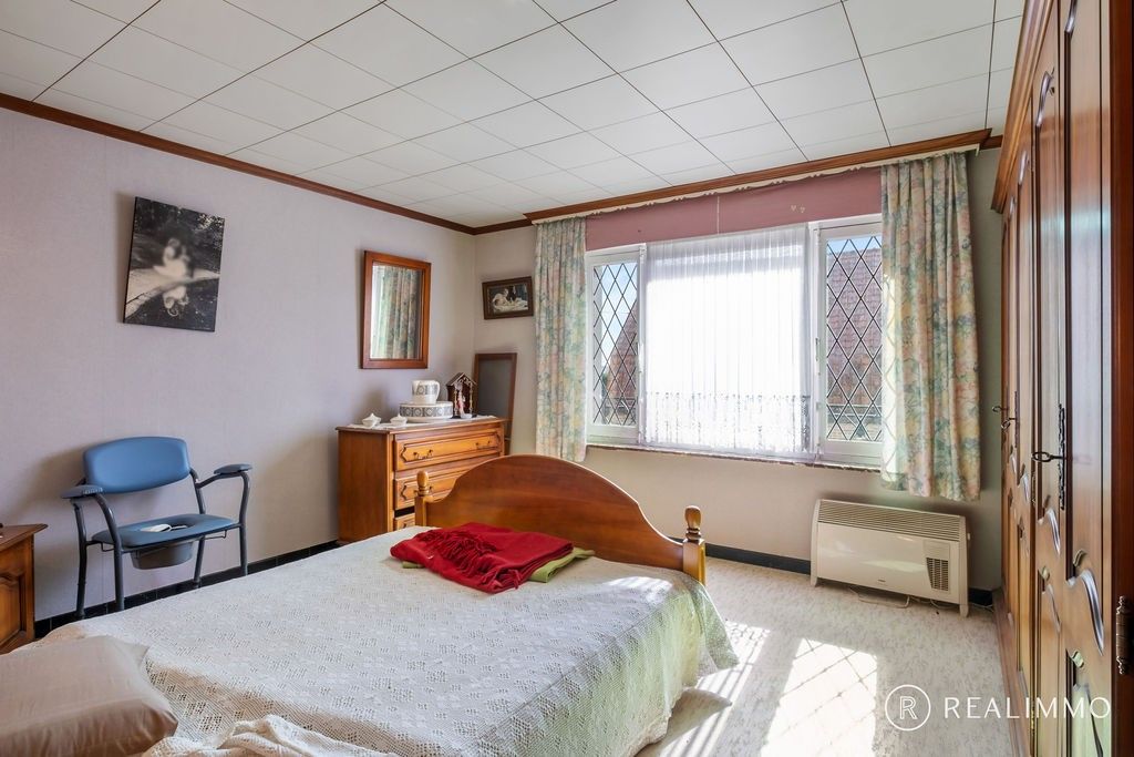 Te renoveren gezinswoning met uitweg en garage in Avelgem foto 14