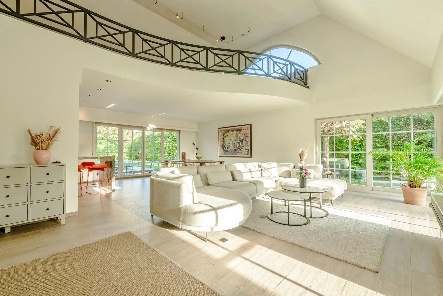 Praktisch gelegen, perfect onderhouden villa met zwembad foto {{pictureIndex}}