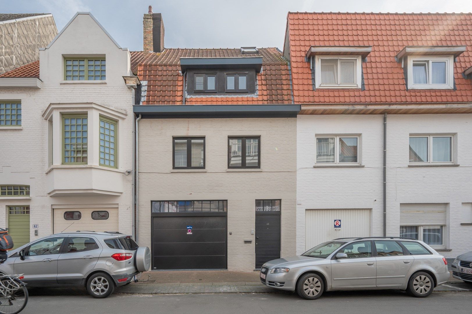 Luxueus gerenoveerde woning in het hartje van Knokke nabij de Lippenslaan. foto {{pictureIndex}}