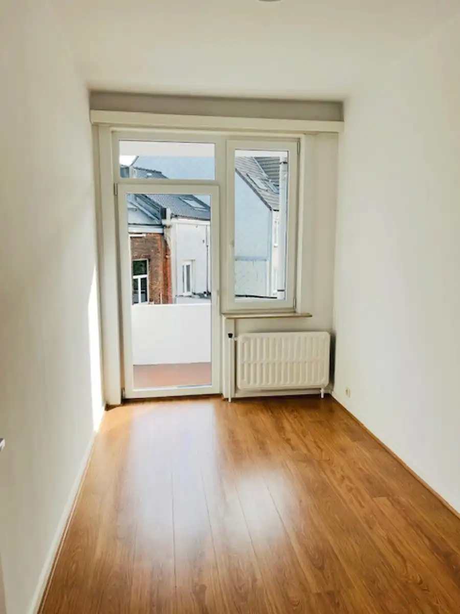 Twee slaapkamers, eigen parkeerplek & de stad aan je voeten! foto 18