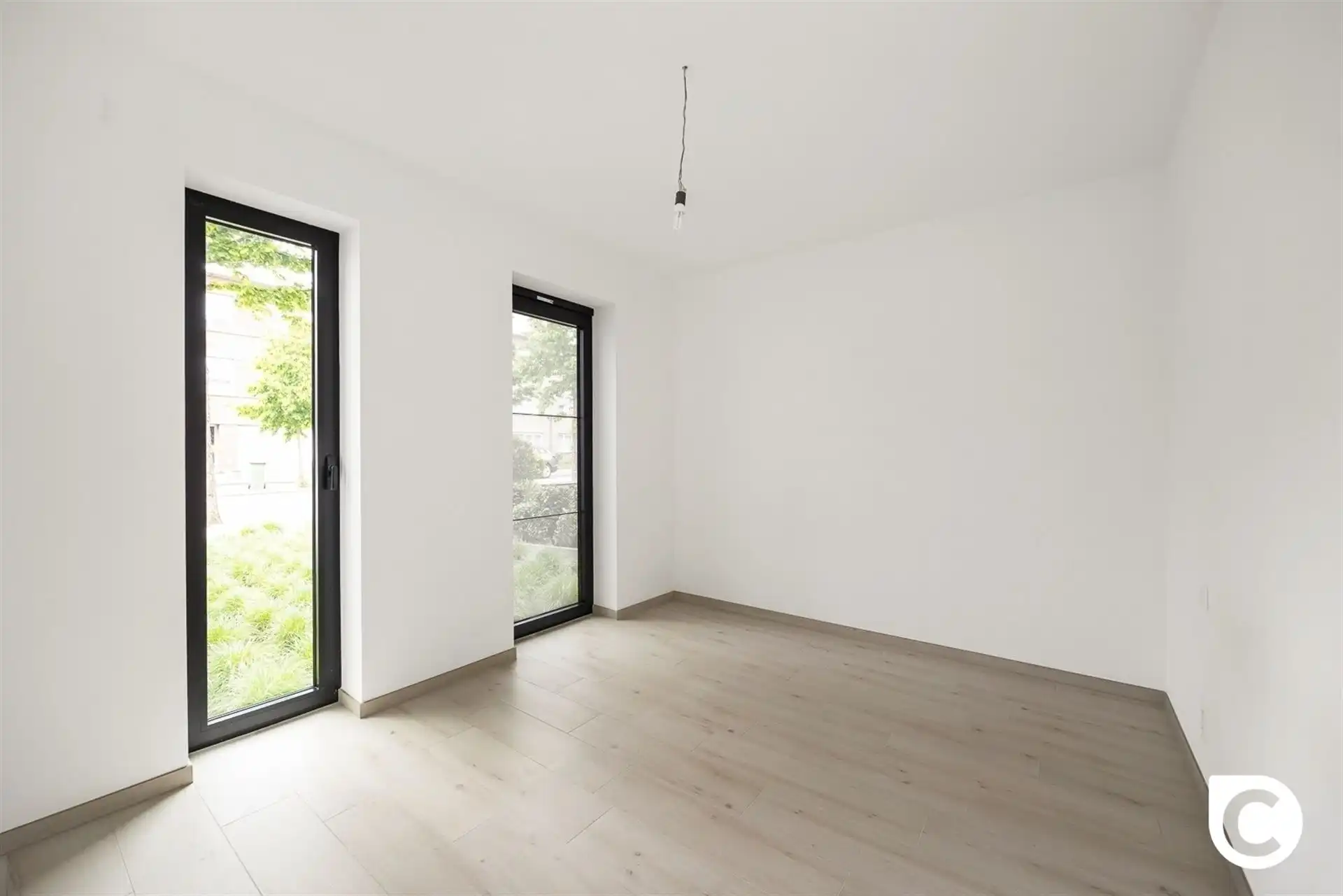 Luxueus 1 slpk app met terras en tuin + parking foto 17