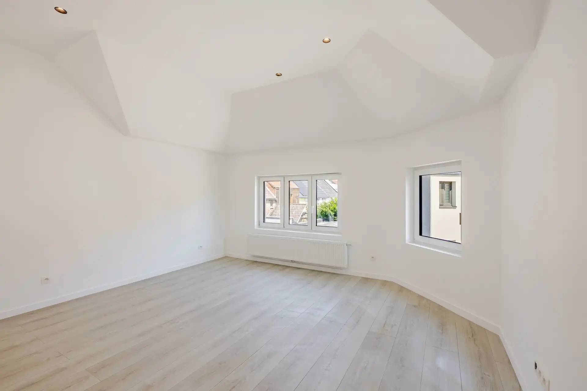 Top gerenoveerde woning met 2 slks en terras foto 14