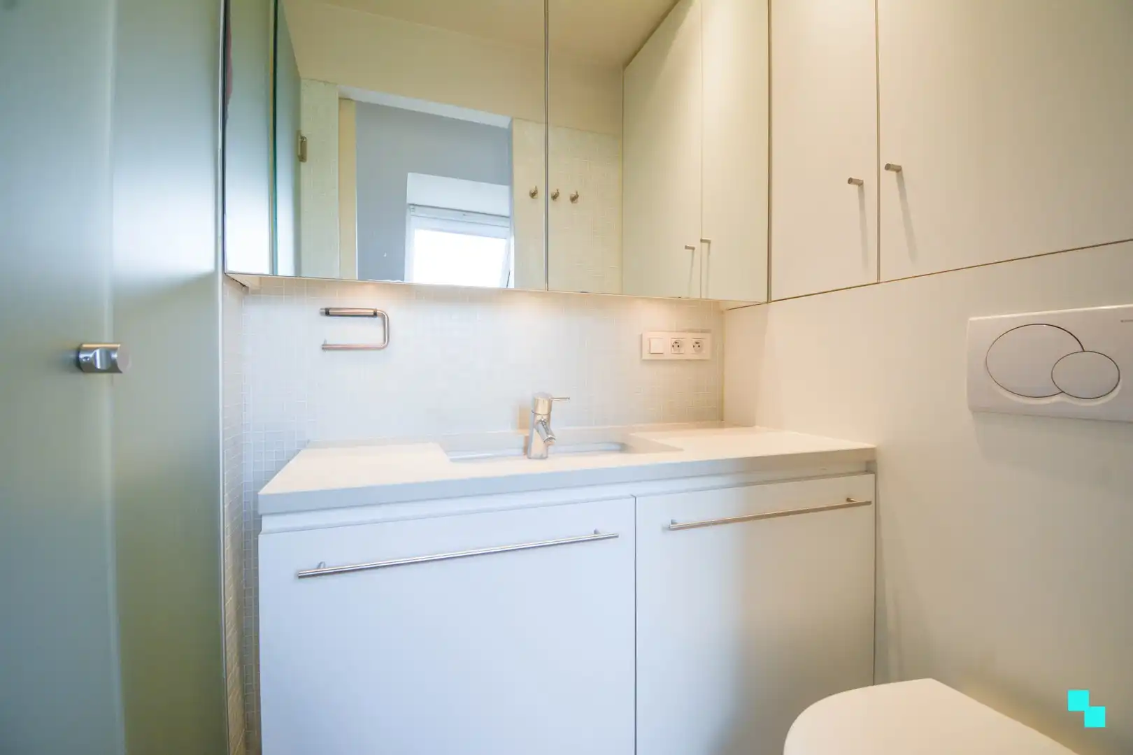 UItzonderlijk ruim appartement aan het water te Roeselare! foto 24