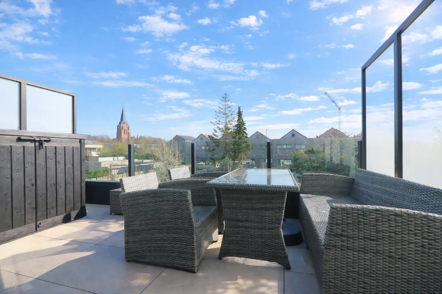 Nieuwbouw appartement met 2 zeer grote slaapkamers, terras én autostaanplaats. foto 4